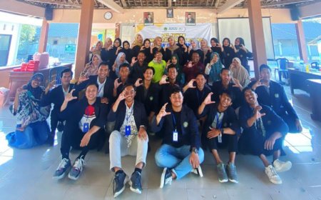 KKN Unisla Desa Centini Latih Pelaku UMKM Membuat Empek-Empek Ikan Bloso dan Sosial Media Marketing