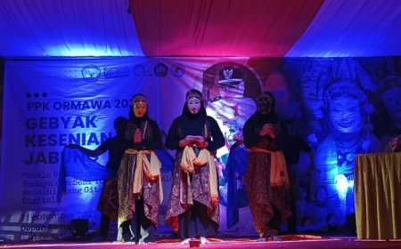 Program PPK Hibah Dikti, Mahasiswa FIA Unisma Tampilkan Seni Tari Topeng "Sang Gita on Today"
