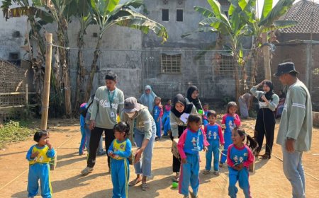 Kemeriahan HUT RI Bersama Mahasiswa KSM&#45;T Unisma Malang dan Murid KB/RA Al&#45;Ikhlas Dempok