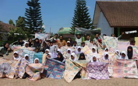 KSM-T Unisma Malang Kenalkan Pembuatan Batik Ikat Celup Kepada Siswa SD