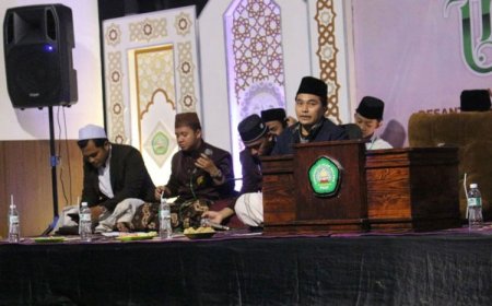 Penutupan MOSAY, PKAY Unisma Malang Hadirkan Intelektual Muda Sekaligus Penulis Buku Best Seller