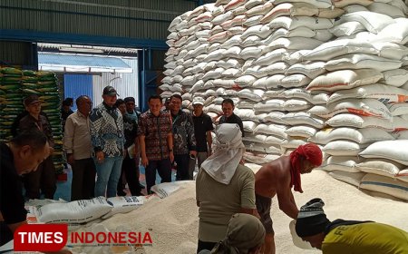 1500 Ton Beras Cadangan Pemerintah Disalurkan Kepada Warga Kota Tasikmalaya