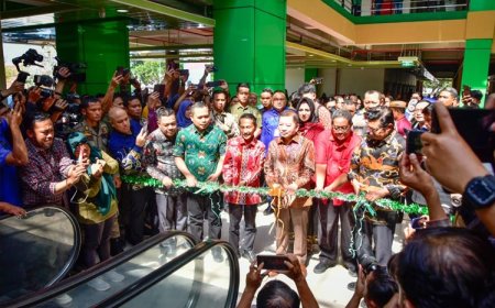 Fadel Muhammad Resmikan Pasar Modern Limboto Bersama Menteri PPN/Kepala Bappenas