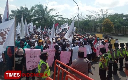 Ratusan Petani Unjuk Rasa di Depan Pemkab Blitar, Tuntut Penyelesaian Konflik Agraria