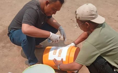 Sosialisasi Mengenai Bank Sampah Sebagai Alternatif Pengelolaan Sampah Berbasis Masyarakat di Desa Poncokusumo