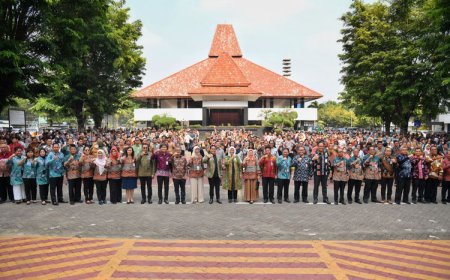Mendes PDTT Ajak Masyarakat Lebih Sering Pakai Batik