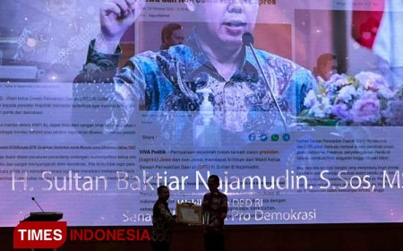Wakil Ketua DPD RI Sultan B Najamudin Dianugerahi Penghargaan 'Senator Kritis dan Pro Demokrasi' dalam KWP Awards 2023