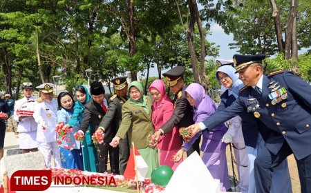 Mengenang Jasa Para Pahlawan, Pangdam V Brawijaya Memimpin Ziarah ke TMP 10 November sebagai Bentuk Penghormatan