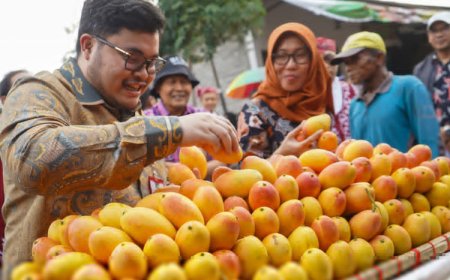 Musim Panen Mangga Podang, Bupati Kediri Cek Pasar Buah Banyakan