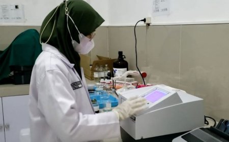 TIM PKM&#45;RE Prodi Farmasi FK Unisma Malang Kembangkan Tabir Surya Ekstrak Daun Suruhan