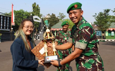 Dandim Surabaya Utara Serahkan Piala Karya Tulis Ilmiah Pelestarian Budaya Lokal