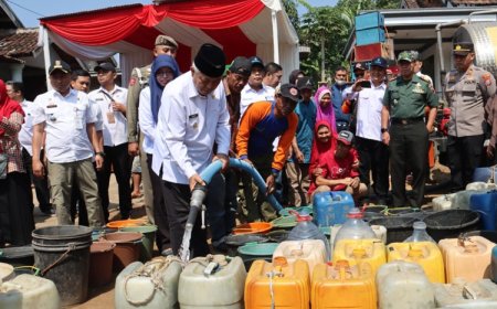 Bupati Malang Terjun Langsung Distribusikan Air Bersih