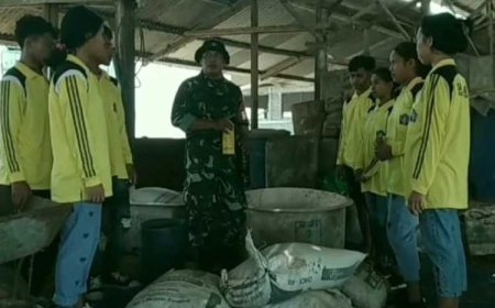 Dandim 0823/Situbondo Apresiasi Kegiatan Pembuatan Pakan Ternak Fermentasi Kepada Siswa SMK di NTT