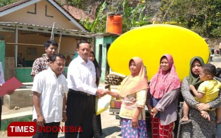 HUT ke&#45;20, SMK Negeri 1 Pundong Droping Air Bersih Bagi Warga Terdampak Krisis Air