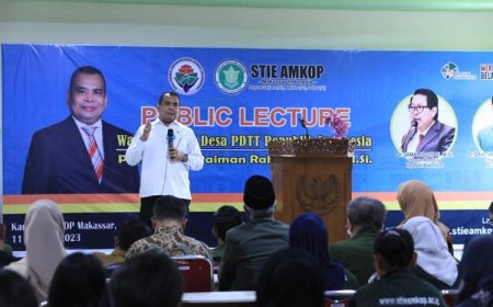 Wamendes PDTT Paiman Berikan Pembekalan ke Kampus STIE AMKOP Makassar