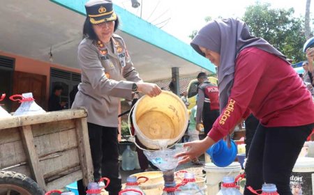 Kapolres Magelang Kota Salurkan 8.000 Liter Air Bersih ke Warga Dlimas