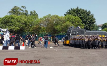 Kota Yogyakarta Mencekam! Anggota Polresta Yogyakarta Adu Kekuatan dengan Massa