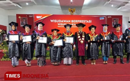 Kukuhkan 204 Wisudawan, Begini Pesan Rektor Untag Banyuwangi