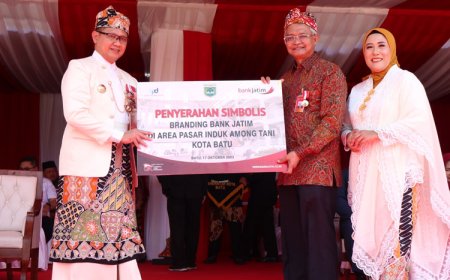 Hari Jadi Kota Batu ke&#45;22, Bank Jatim Serahkan CSR dan Branding Pasar Induk Among Tani