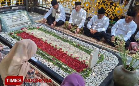 Penghormatan Kasad dan Pangdam V Brawijaya: Ziarah ke Makam Gus Dur Mengenang Jasa dan Warisan Inspiratif