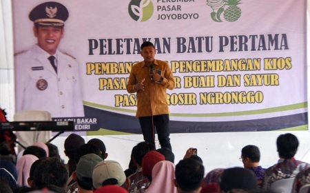 Wali Kota Kediri Letakkan Batu Pertama Pengembangan Kios Buah dan Sayur Pasar Grosir