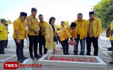 HUT ke&#45;59, Pengurus Golkar  Ziarah ke Makam Pahlawan dan Tokoh Golkar di Sidoarjo