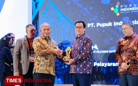 Pupuk Indonesia Dianugerahi Penghargaan sebagai Pelopor Net Zero Emission 2060