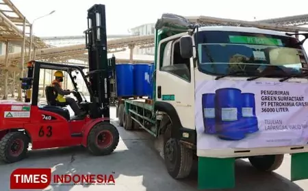 Dukung Produksi Minyak Papua, Petrokimia Gresik Pasok 36 Ribu Liter Green Surfactant