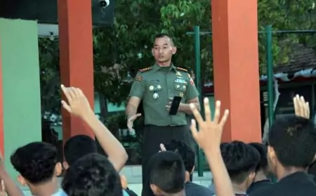 Dandim 0812/Lamongan Gencarkan Program ‘Senin Berkibar’ Wujudkan Pondasi Pendidikan Berkarakter bagi Generasi Bangsa