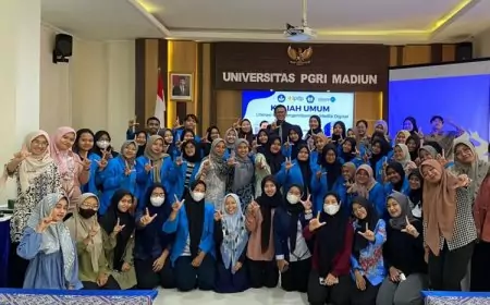 Bekali Mahasiswa Kemampuan IT, Dosen DBI Gelar Kuliah Umum Pengembangan Literasi dan Media Digital