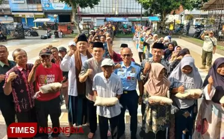 Dewan Kemakmuran Masjid Agung Kota Tasikmalaya Salurkan 13,710 Kilogram Beras Gratis