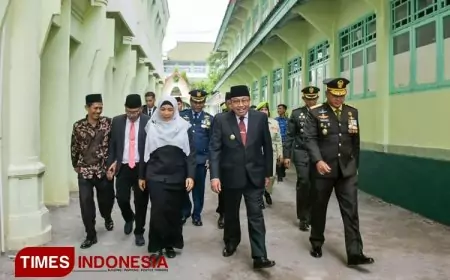 Peringati Hari Pahlawan, Pj Gubernur NTB Ziarah ke Makam Pahlawan Nasional di Pancor