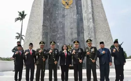 Kenang Perjuangan Pahlawan Pj Wali Kota Kediri Ikuti Upacara dan Ziarah Tabur Bunga Peringati Hari Pahlawan ke-78