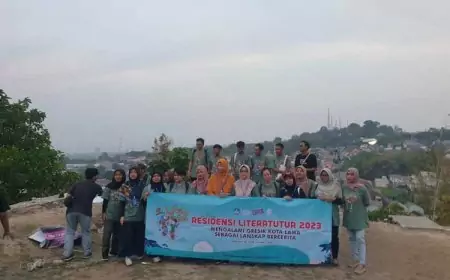 Telusuri Sejarah, 18 Penulis Diajak Keliling Gresik