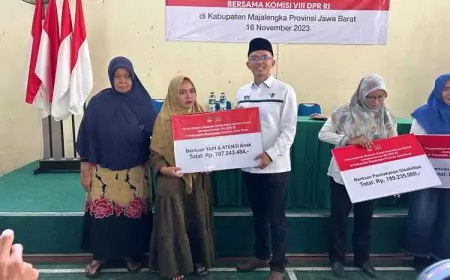 Kiai Maman Imanulhaq Salurkan Bansos Kemensos Sejumlah Rp51 Miliar di Majalengka