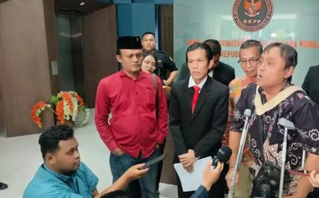 DKPP Diminta Berhentikan Permanen Semua Komisioner KPU