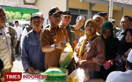 Warga Antusias Belanja di Pasar Murah Tamanan Bondowoso, Begini Kata Pj Bupati