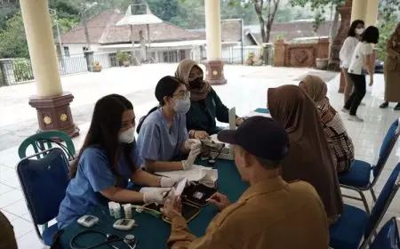 Ubaya Berikan Edukasi Penyakit Kardiovaskular ke Warga Desa Trawas