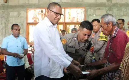 GMIT Imanuael Noetoko TTS Dapat Bantuan Paket Sembako dari Kapolda NTT