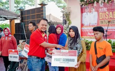 Alfamart Madiun Bagikan 50 Paket Sembako untuk Penyandang Disabilitas