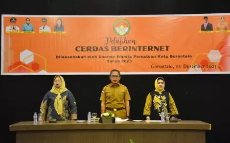 Sekda Kota Gorontalo Buka Pelatihan Cerdas Berinternet untuk DWP