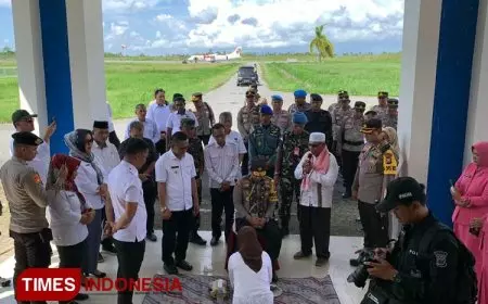 Kunjungan Kerja Wakapolda Malut Disambut Pj Bupati Morotai dengan Prosesi Adat