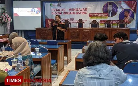 Fakultas Ilmu Komunikasi Unitomo Gelar Workshop Digital Broadcasting