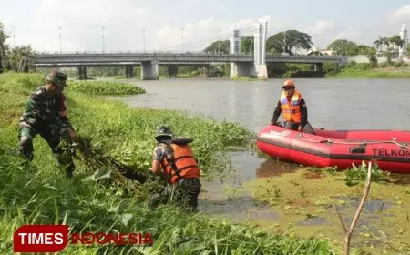 Kodim 0809 Kediri Bersama Personel Gabungan Bersih&#45;bersih Sungai Brantas, Ini Tujuannya 