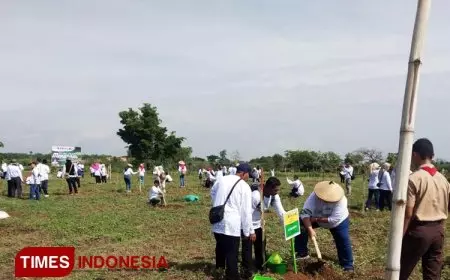 Embrio Tahura Lereng Lawu, Alumni UNS Aksi Tanam Pohon di Magetan
