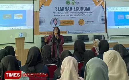 HIMAAKSI Unisla Gelar Seminar Ekonomi: Membangun Jiwa Entrepreneur Berkarakter untuk Menghadapi Tantangan Global