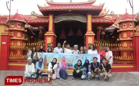 Office International Affairs UISI Menggaet Mahasiswa Luar Negeri Kunjungi Wisata di Gresik