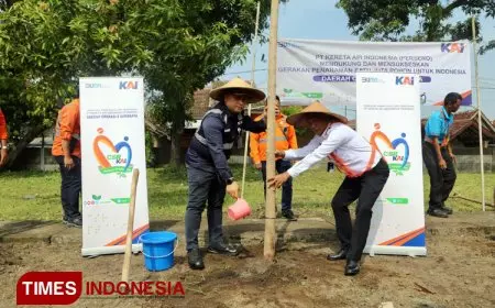 Kurangi Pemanasan Global, KAI Daop 8 Serentak Tanam Pohon