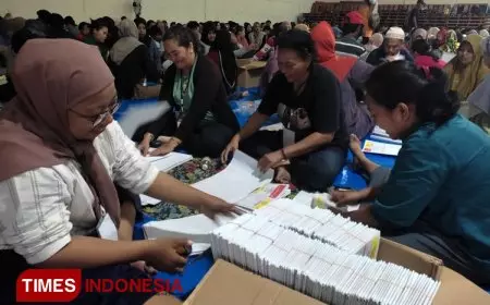 KPU Bondowoso Lakukan Setting Pengemasan dan Cek Ulang Surat Suara Pemilu 2024