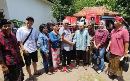 Peduli UMKM, Anggota DPR RI Rachmat Hidayat Sumbang 50 Mesin Jahit dan Obras